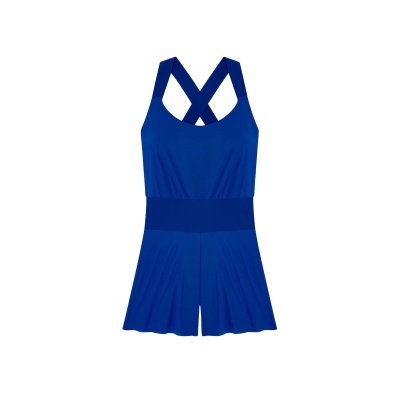 Macacão curto azul com alças cruzadas e cintura ajustada