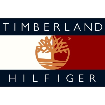 Logo da Timberland Hilfiger com árvore castanha e fundo azul, branco e vermelho