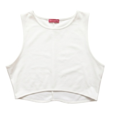 Top branco tipo crop com etiqueta vermelha TEMPERATURA