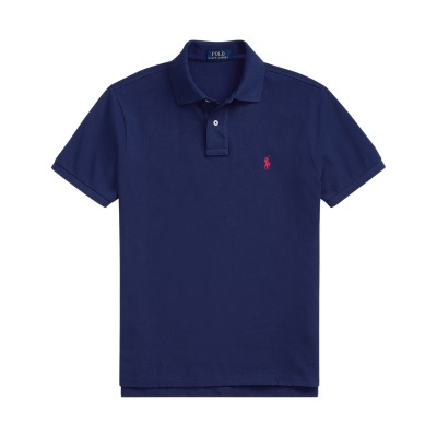 Polo azul escuro com logotipo rosa bordado e gola com botões