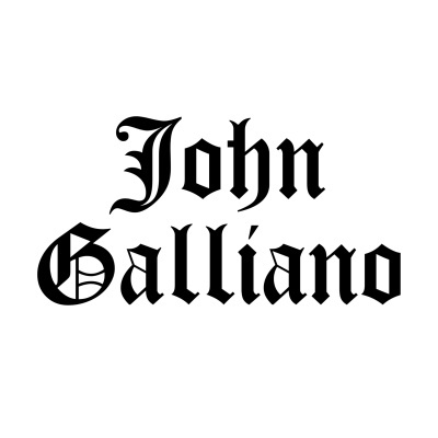 Texto John Galliano em fonte preta decorativa