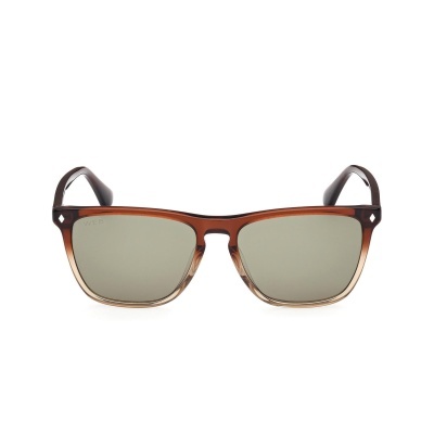 Óculos de sol com armação castanha degradé e lentes cinzentas.