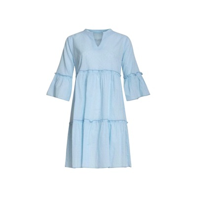 Vestido azul claro com mangas folgadas e decote em V