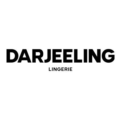 Texto preto em fundo branco com as palavras DARJEELING e LINGERIE.