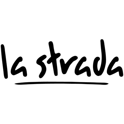 Palavra manuscrita 'la strada' preta com sublinhado sobre fundo branco