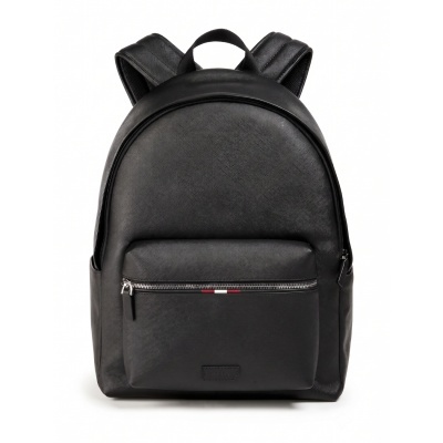 Mochila preta texturizada com bolso frontal e alças almofadadas