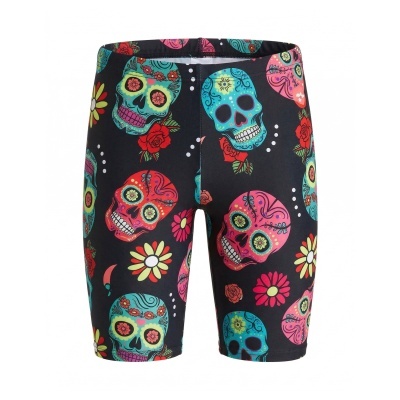 Calções pretos com padrão colorido de caveiras mexicanas e flores