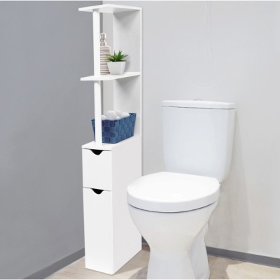 Móvel de arrumação branco estreito ao lado de sanita branca