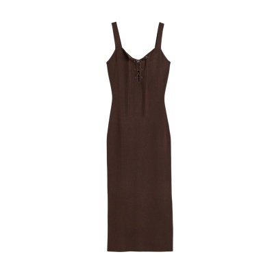 Vestido midi castanho escuro com alças largas e laçada ao centro