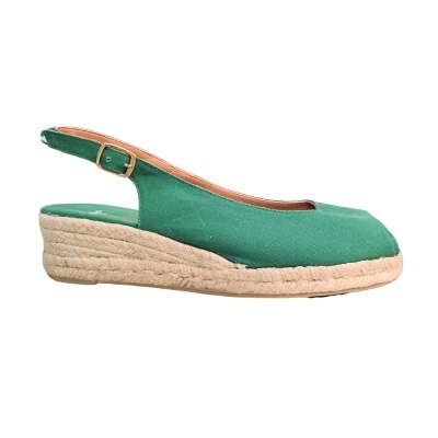 Sandália feminina verde com salto cunha em juta e tira com fivela.