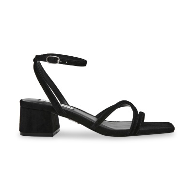 Sandália preta de salto médio com tiras finas e fecho de fivela