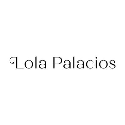 Texto Lola Palacios em fonte elegante preta num fundo branco