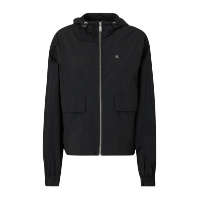 Casaco preto com fecho de correr e capuz, logotipo cK no peito.