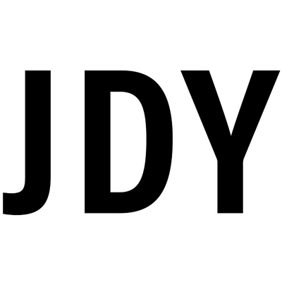 Letras 'JDY' a preto em fundo branco