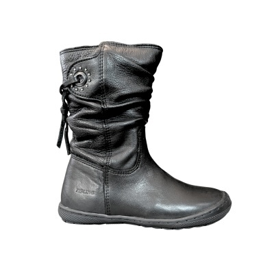 Bota preta feminina de couro com parte superior franzida e detalhes em ilhóses metálicos