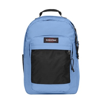 Mochila azul com bolso frontal preto e etiqueta EASTPAK