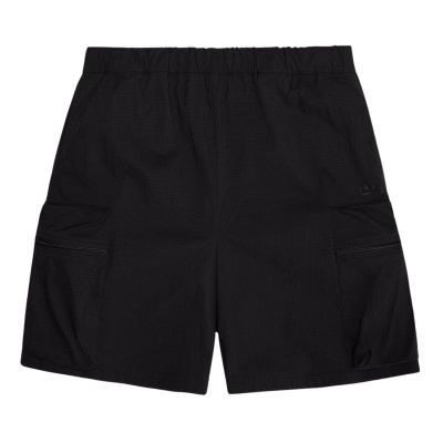 Calções pretos com bolsos laterais e cintura elástica