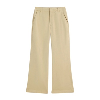 Calças bege claras retas com bolsos e cintas para cinto