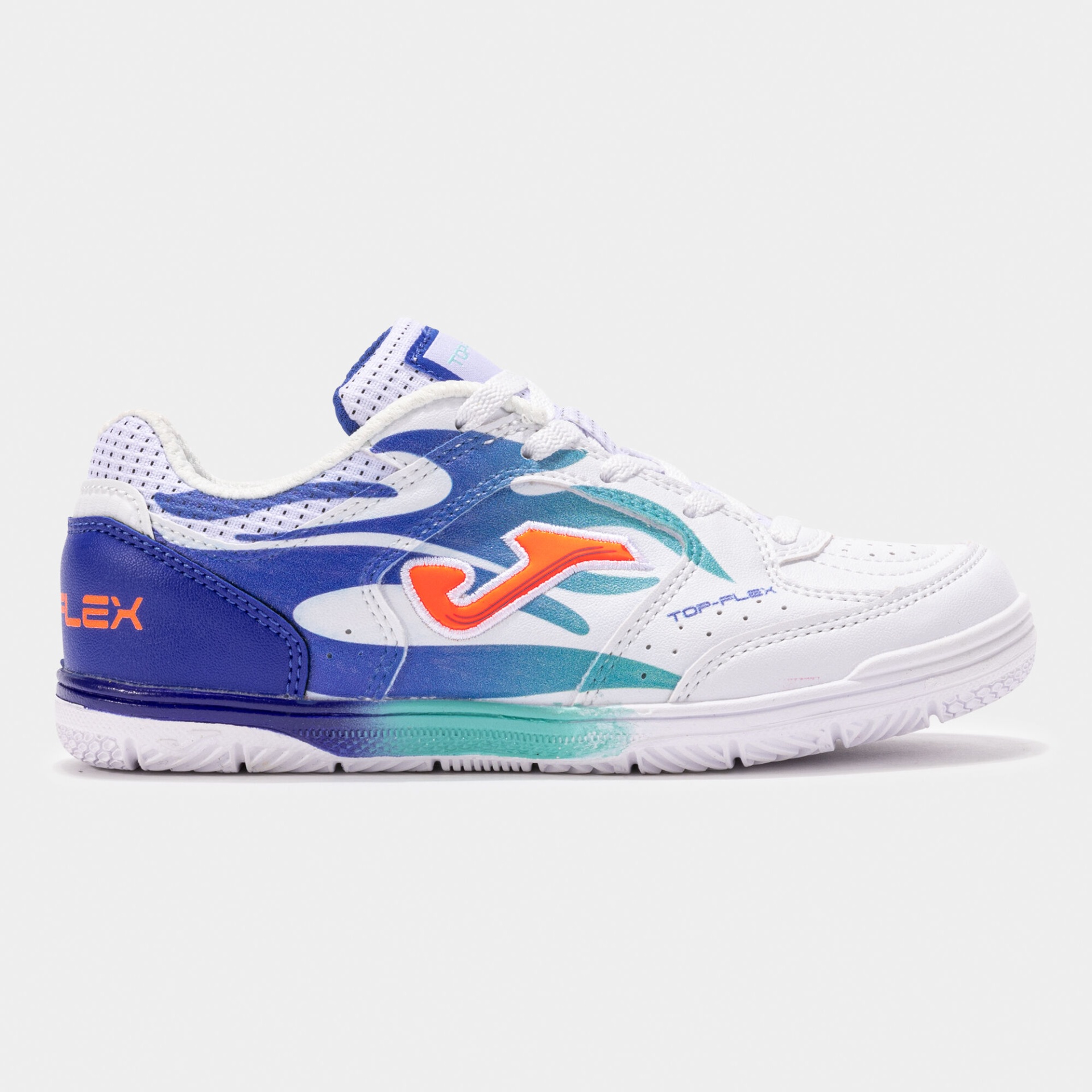 Ténis desportivo branco com detalhes coloridos e sola branca