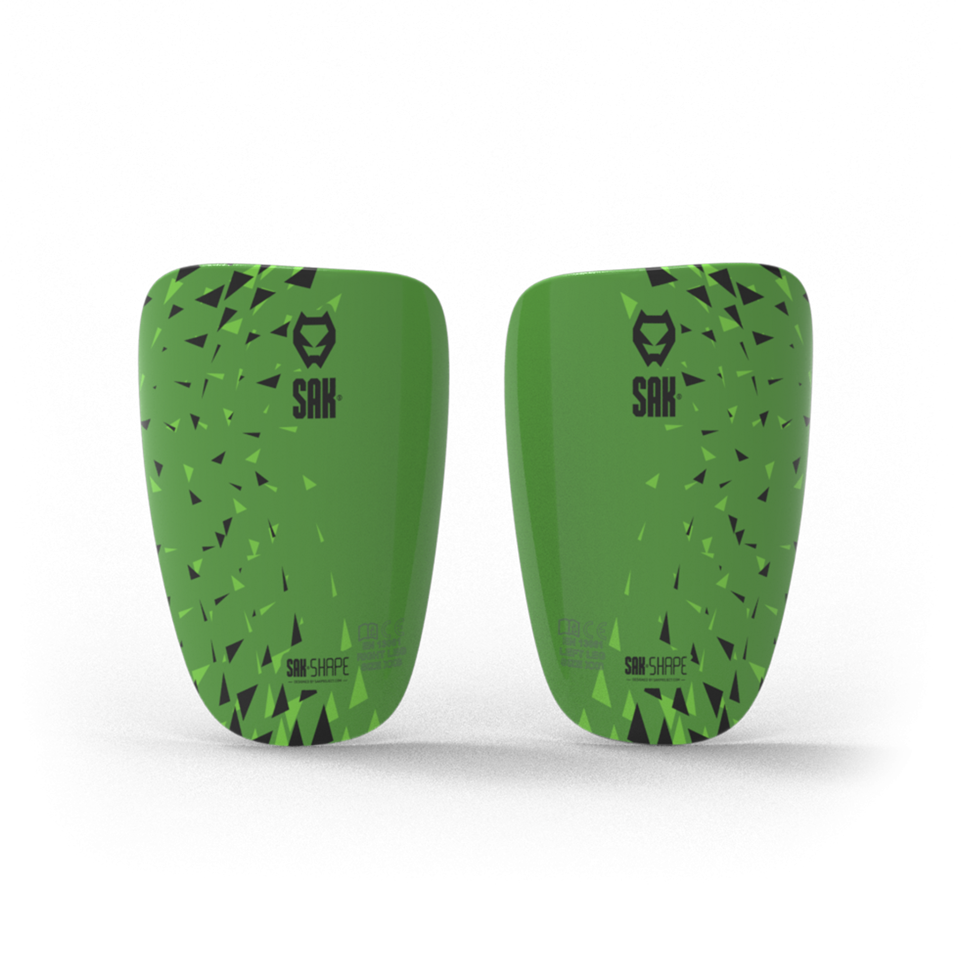 par de caneleiras verdes com padrão de triângulos pretos e logos