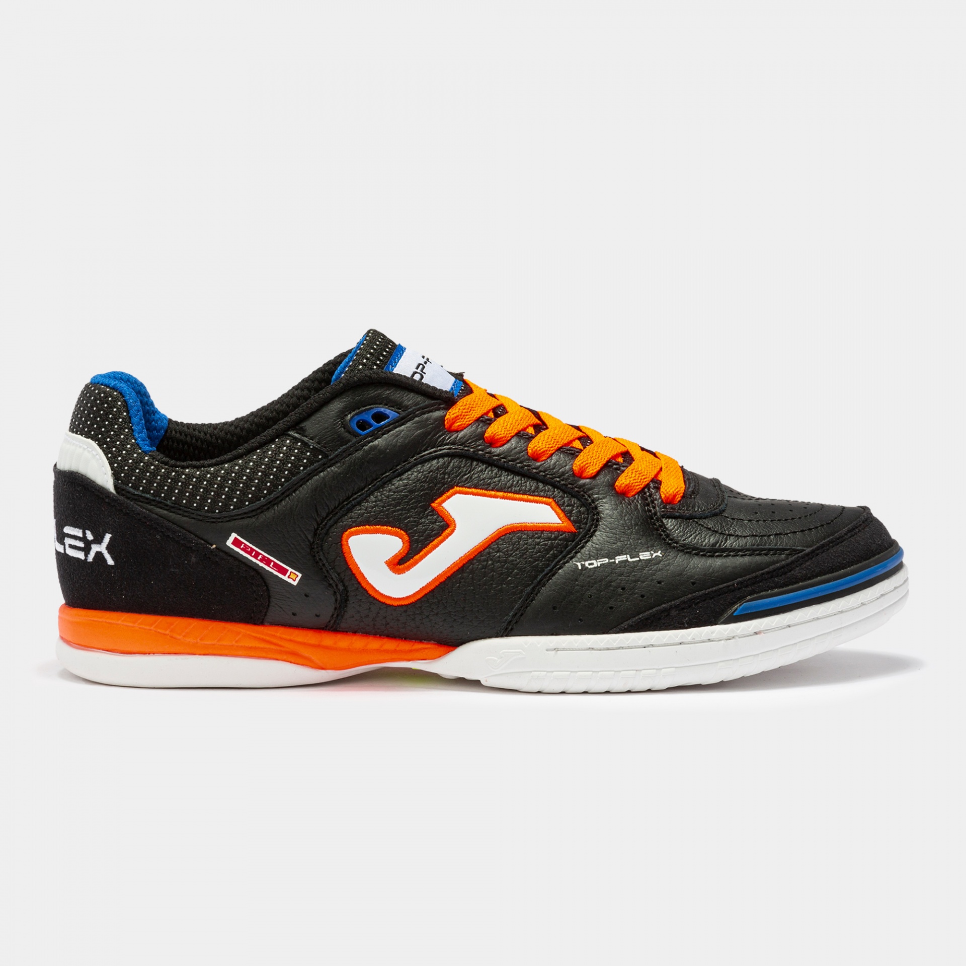 Tênis desporto indoor Joma preto com detalhes laranja, branco e azul