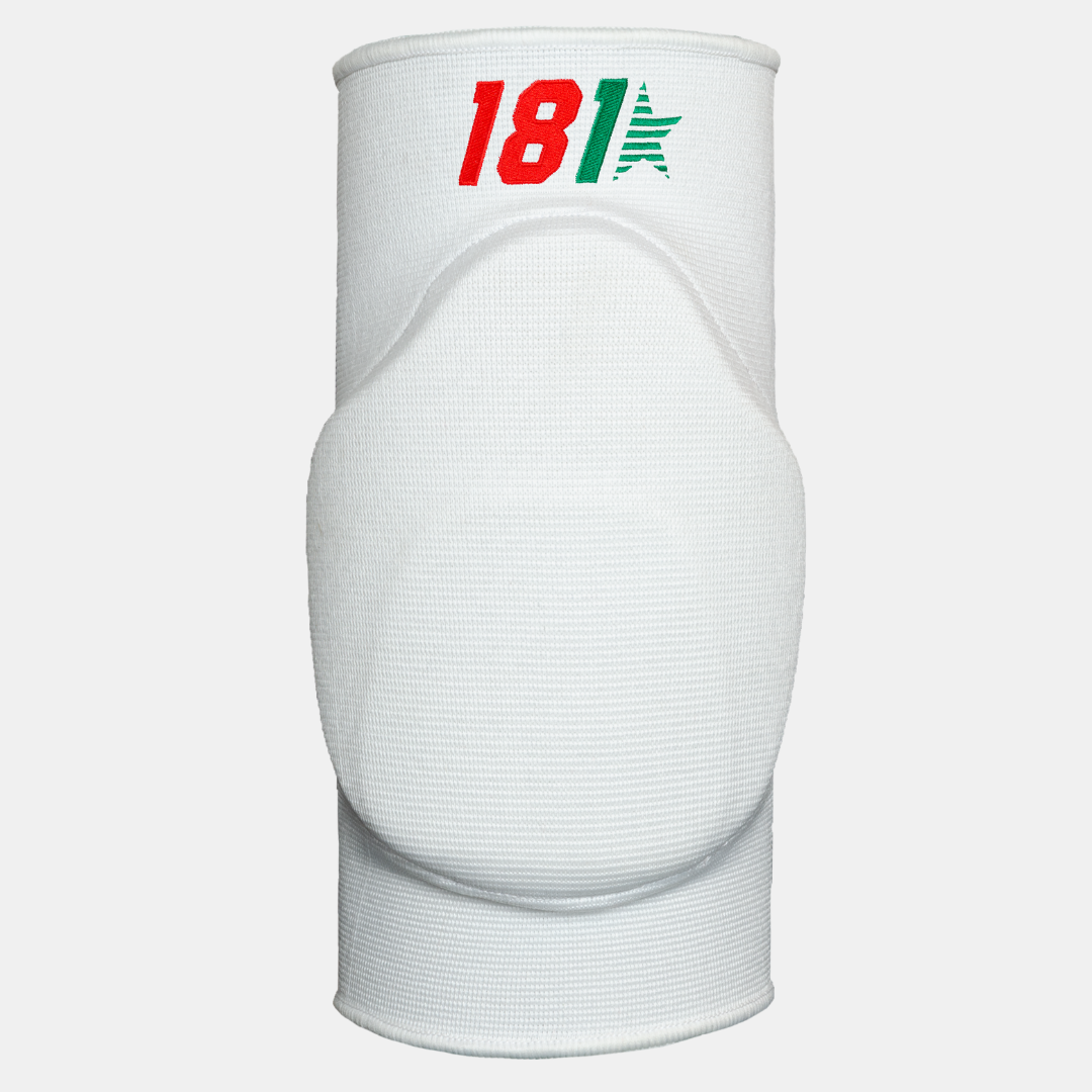 Joelheira branca com proteção acolchoada e texto 181K