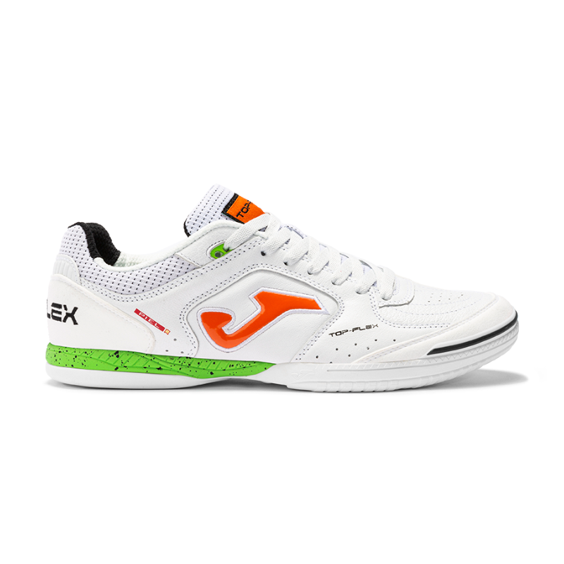 Ténis desportivo branco com detalhes em laranja e verde