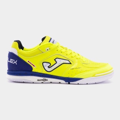 Ténis desportivo amarelo com detalhes em azul escuro e branco com marca JOMA