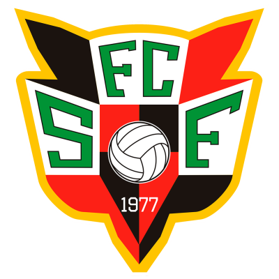 Emblema com bolas de voleibol, letras FCSE e número 1977 em formato de escudo colorido