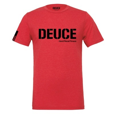 T-shirt vermelha com texto preto DEUCE Hard Metal Fitness