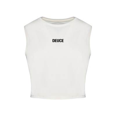 Top cropped branco com texto 'DEUCE' preto no centro da frente