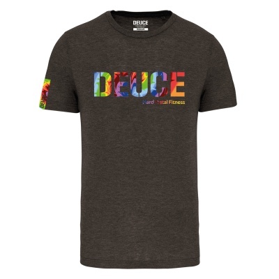 Camiseta preta com logótipo colorido DEUCE ao centro e detalhe colorido na manga