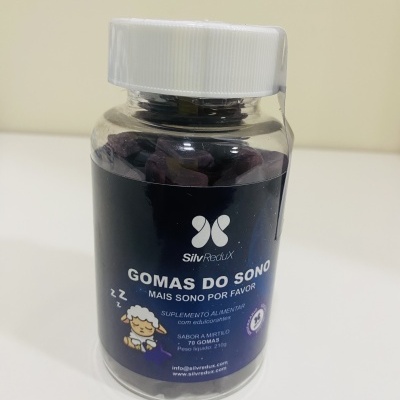 Frasco de suplemento alimentar com gomas do sono sabor mirtilo