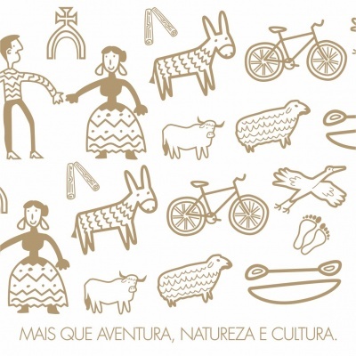 Padrão com figuras humanas, burrinhos, bicicletas, animais e texto em castanho claro