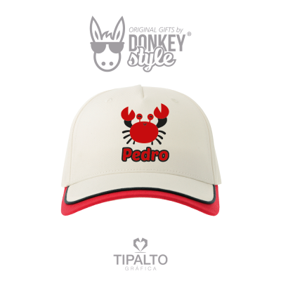 Boné branco e vermelho com caranguejo e nome Pedro