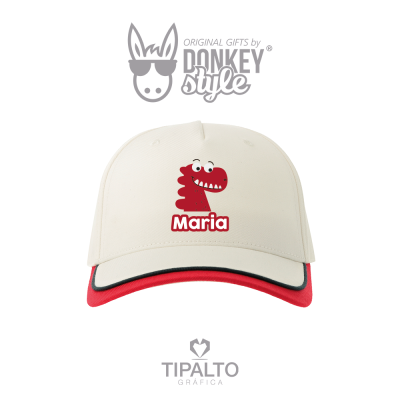 Boné branco com aba vermelha e dinossauro vermelho com o nome Maria