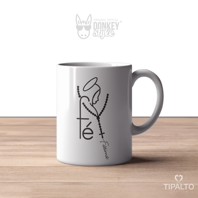 Caneca branca com desenho minimalista de figura feminina e texto 'fé feminina'