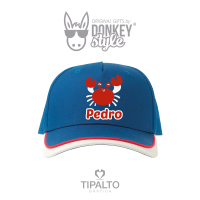 Boné azul com estampa de caranguejo e nome Pedro