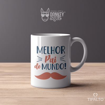 Caneca branca com texto colorido e bigode castanho