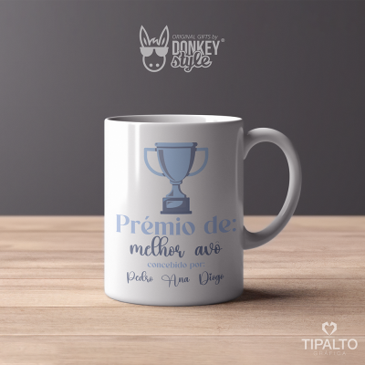Caneca branca com troféu e texto Prémio de melhor avó concebido para Pedro Ana Diogo