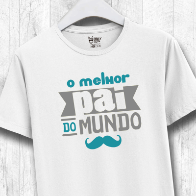 Camiseta branca com mensagem 