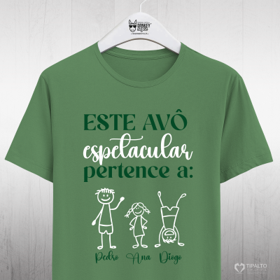T-shirt verde com texto e desenhos de crianças