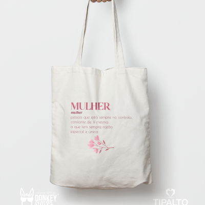 Saco de tecido branco com texto e flor rosa