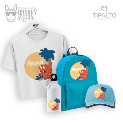 Conjunto de merchandise com t-shirt, mochila, garrafa e boné com desenho de dinossauro e texto Miguel