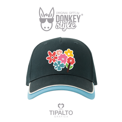 Boné preto com flores coloridas e aba azul clara