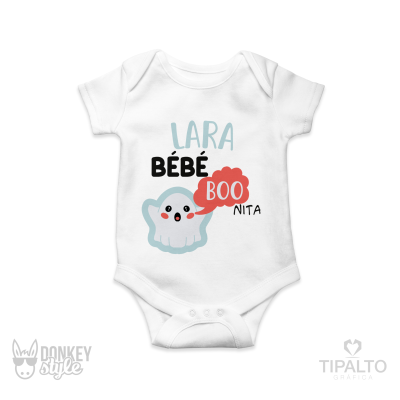 Body de bebé branco com estampado de fantasma e texto colorido