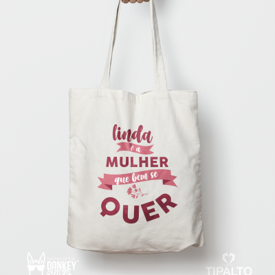 Saco de tecido branco com texto em vermelho e rosa