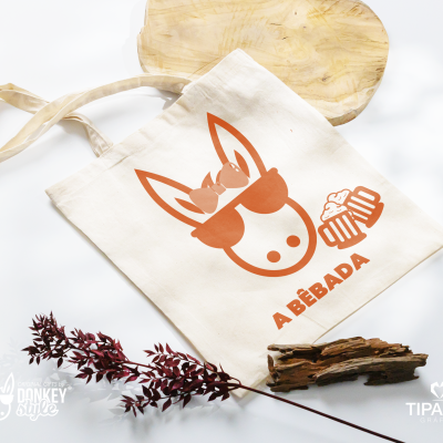 Saco de pano branco com desenho de burro e texto A BÊBADA