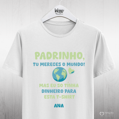 T-shirt branca com texto verde e azul para padrinho