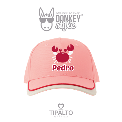 Boné cor-de-rosa com caranguejo vermelho e nome Pedro